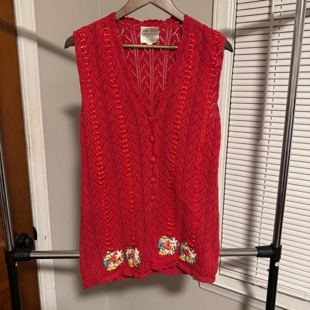 Vintage Susan Bristol Red Knit Sleeveless Blouse with Hand Embroidered Flowers